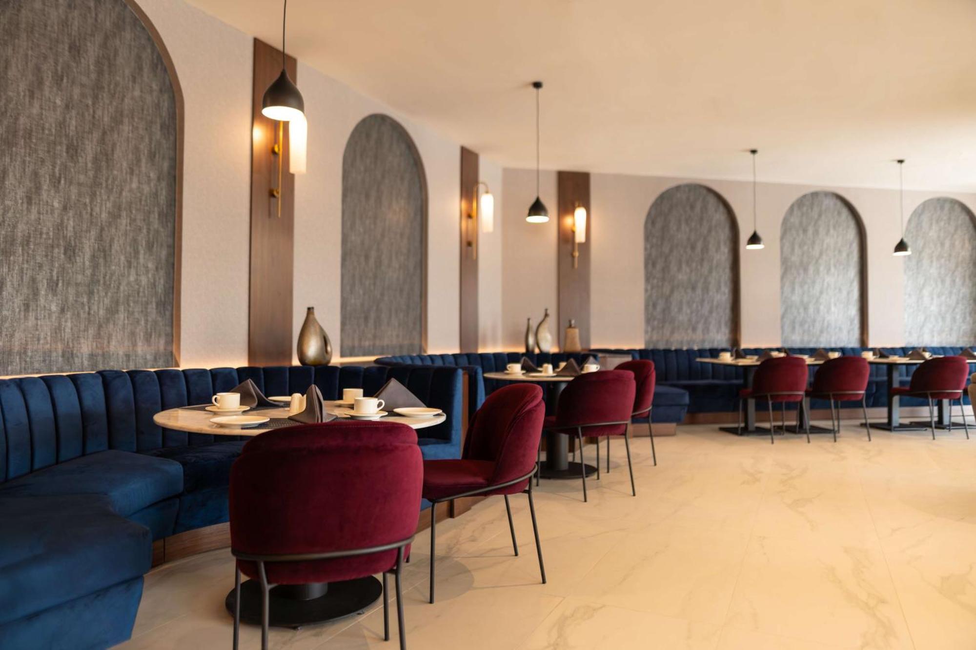 Radisson Blu Hotel, Amman Galleria Mall Exterior foto The interior of the restaurant