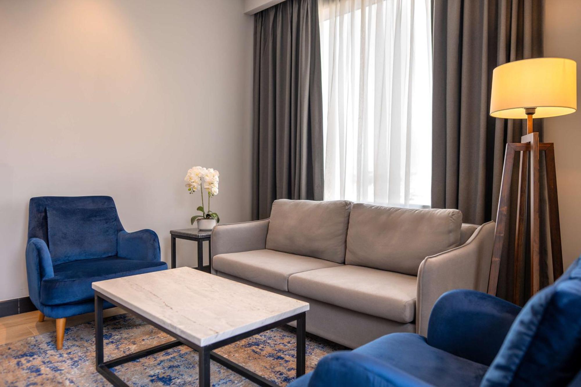 Radisson Blu Hotel, Amman Galleria Mall Exterior foto A living room in a hotel